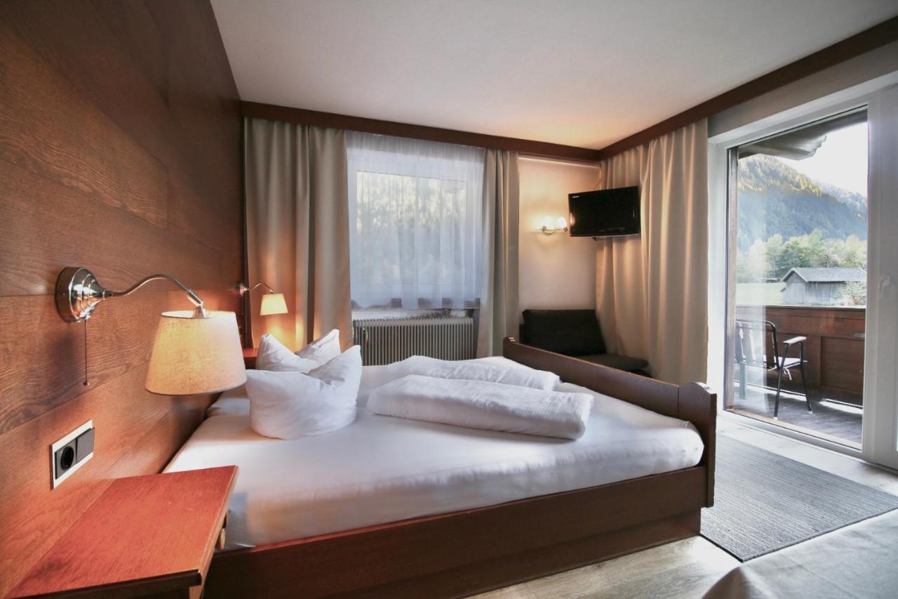 Alpenhaus Monte Hotel นอยชติฟ อิม ชตูไปทัล ภายนอก รูปภาพ