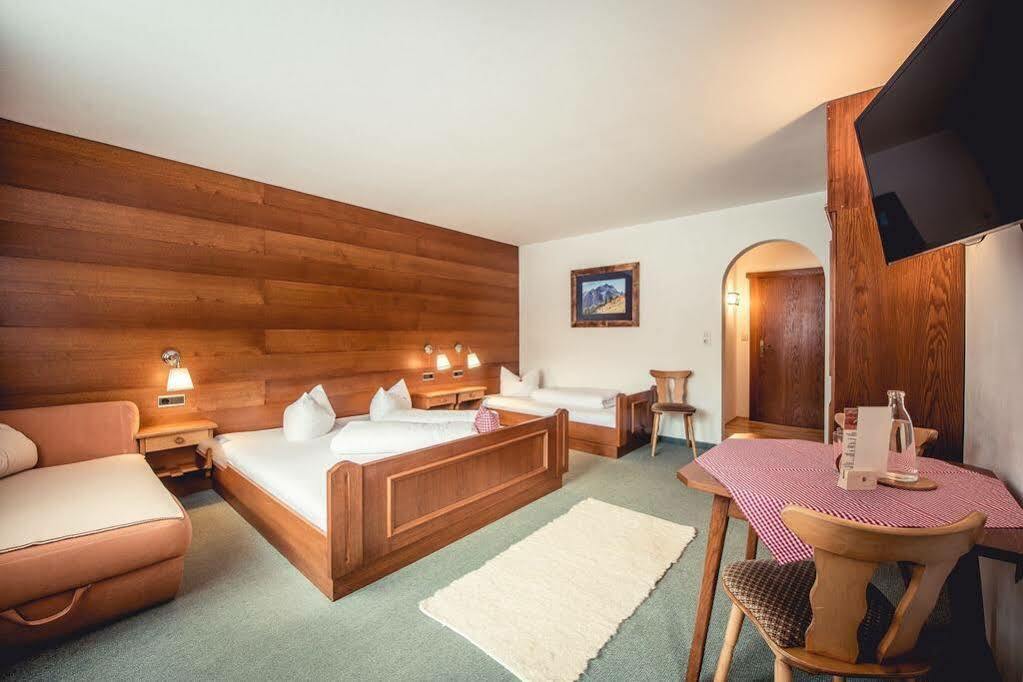 Alpenhaus Monte Hotel นอยชติฟ อิม ชตูไปทัล ภายนอก รูปภาพ